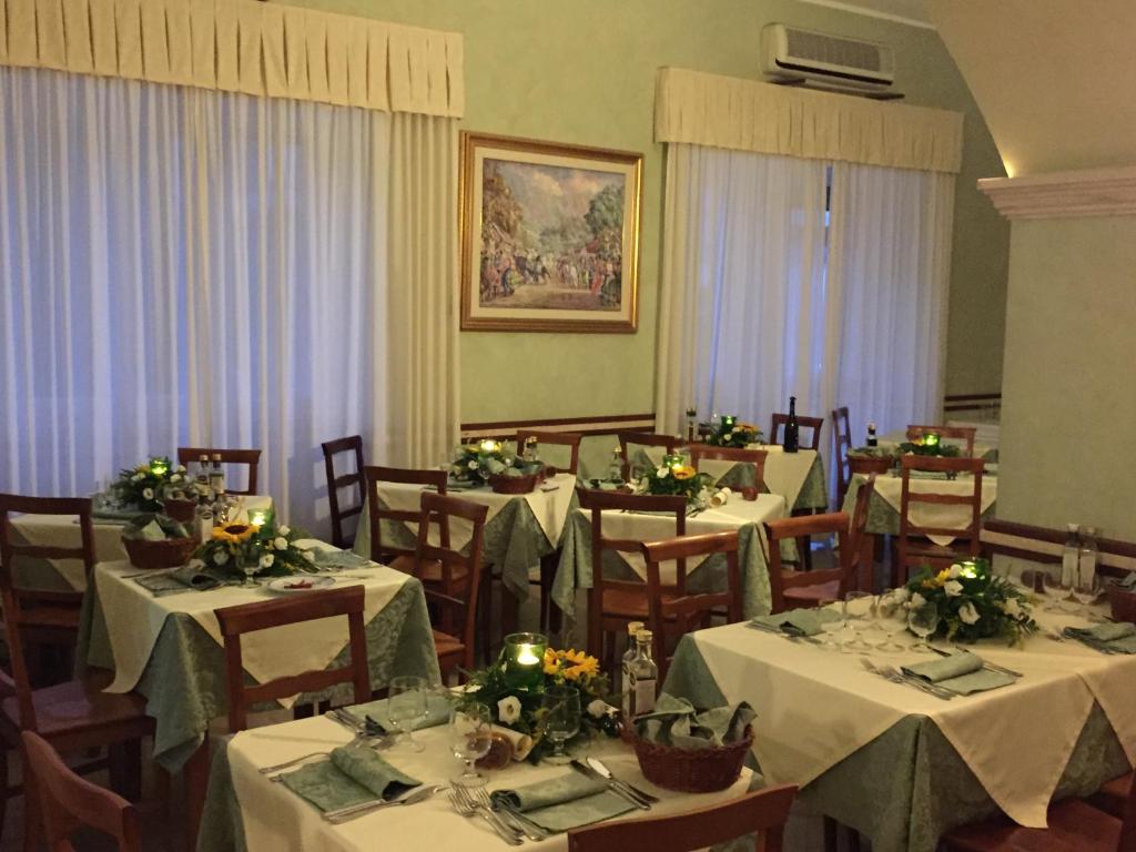 Restaurace v ubytování Hotel Rex