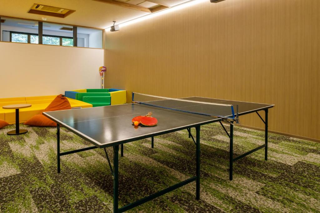 Stolní tenis v ubytování 田沢湖水沢温泉郷セルリアンリゾートAoni nebo okolí