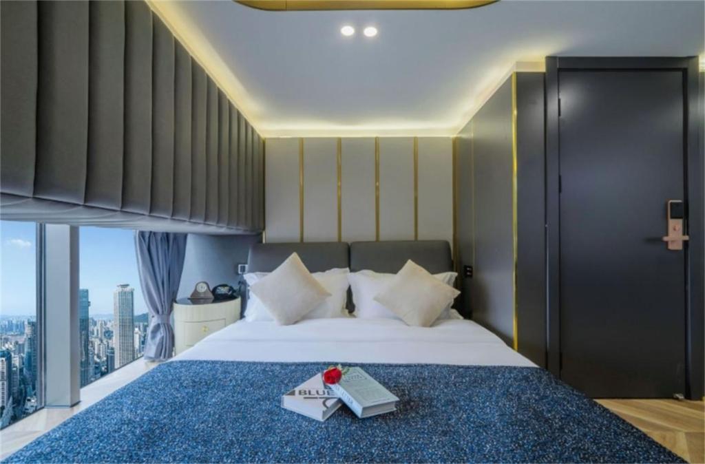 Postel nebo postele na pokoji v ubytování Yunmulijin Sky High Riverview Hotel Chongqing Jiefangbei Raffles Plaza