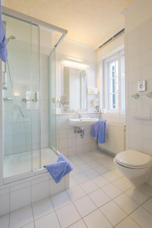 Koupelna v ubytování Hotel Gautinger Hof - Ruhig im 5-Seen-Land nahe S-Bahn und München