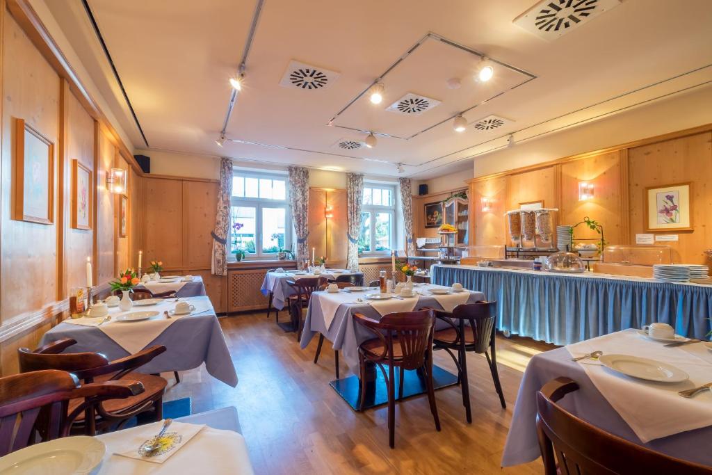 Restaurace v ubytování Hotel Gautinger Hof - Ruhig im 5-Seen-Land nahe S-Bahn und München