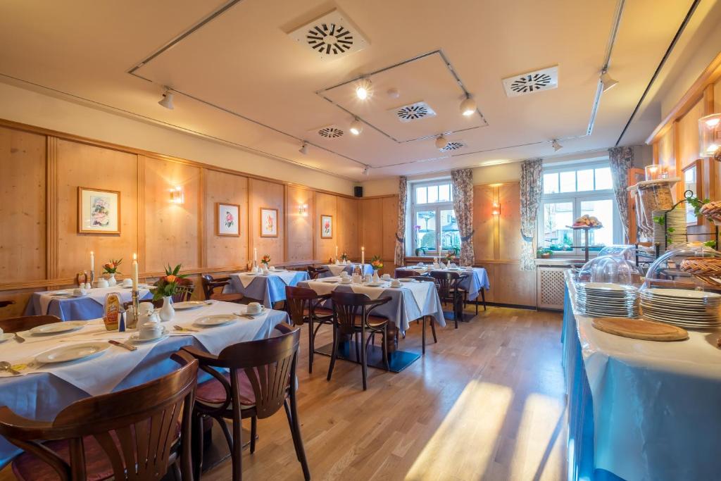 Restaurace v ubytování Hotel Gautinger Hof - Ruhig im 5-Seen-Land nahe S-Bahn und München