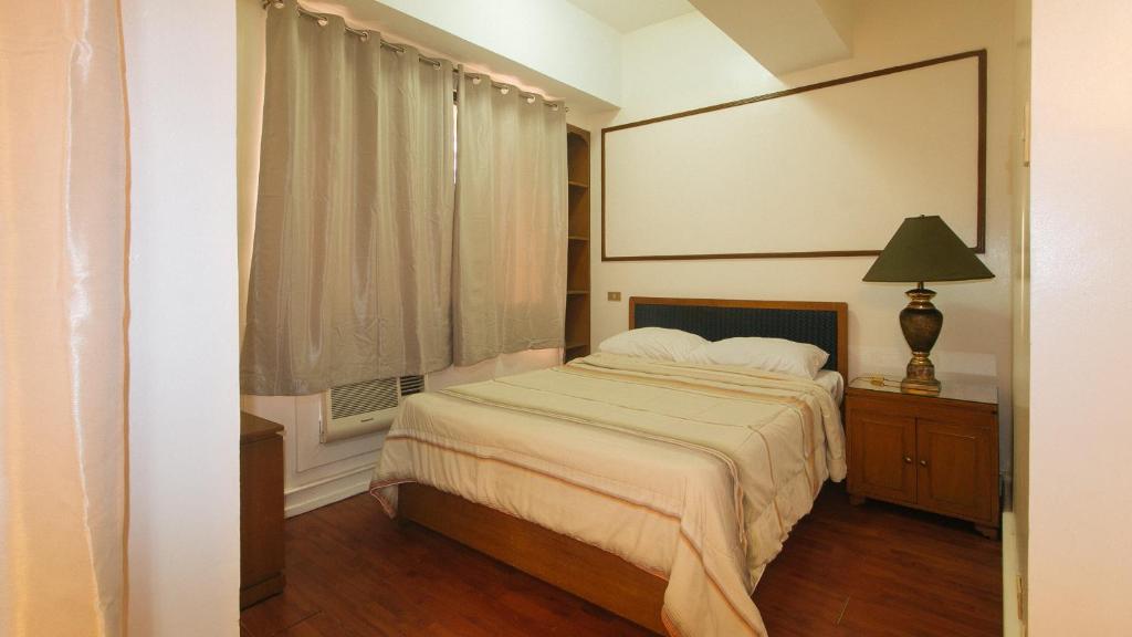Postel nebo postele na pokoji v ubytování Sunette Tower Makati