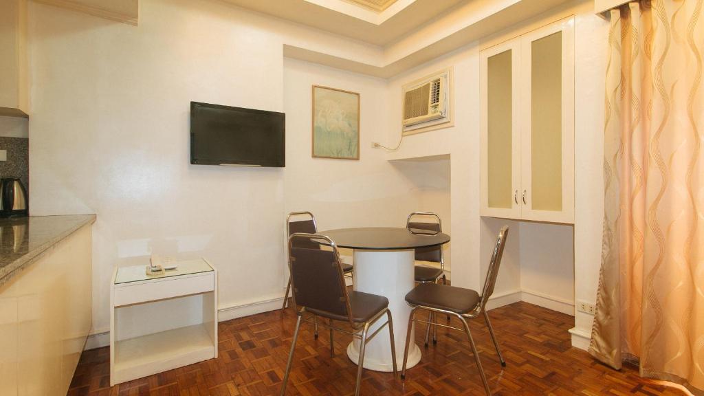 TV a/nebo společenská místnost v ubytování Sunette Tower Makati