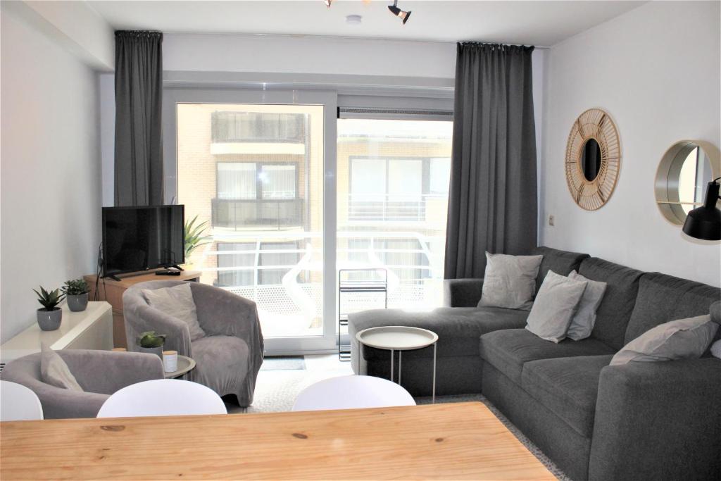 Χώρος καθιστικού στο Zeezicht XVII - Modern apartment with terrace, view on pool T53