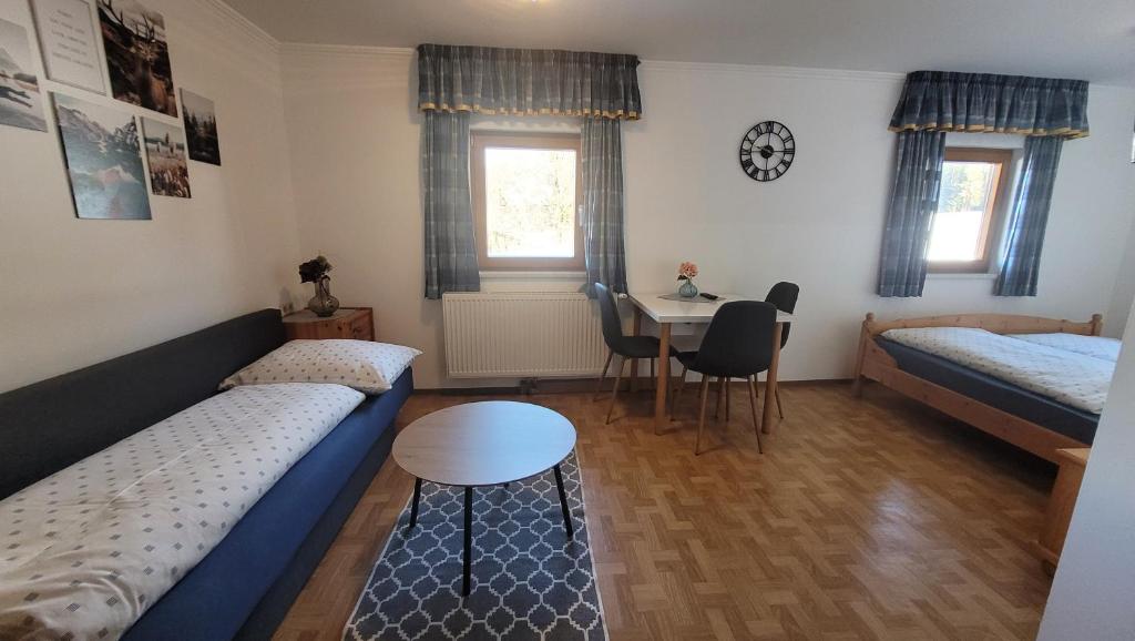 Postel nebo postele na pokoji v ubytování Ferienwohnung Mitterdiel