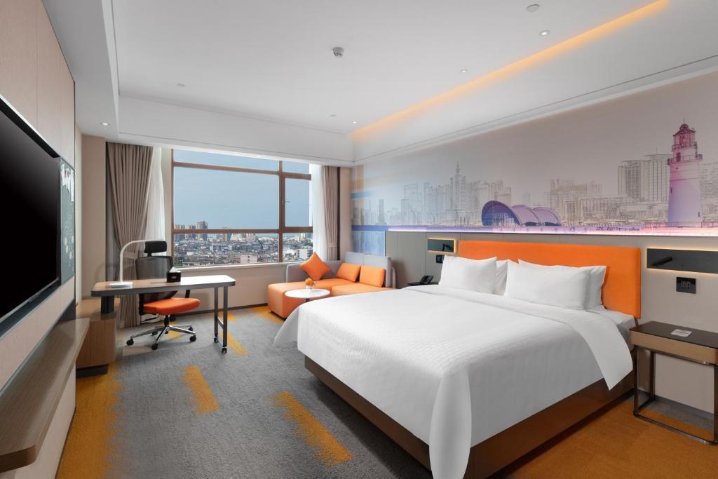 TV tai viihdekeskus majoituspaikassa Hampton by Hilton Qingdao Jiaodong International Airport South