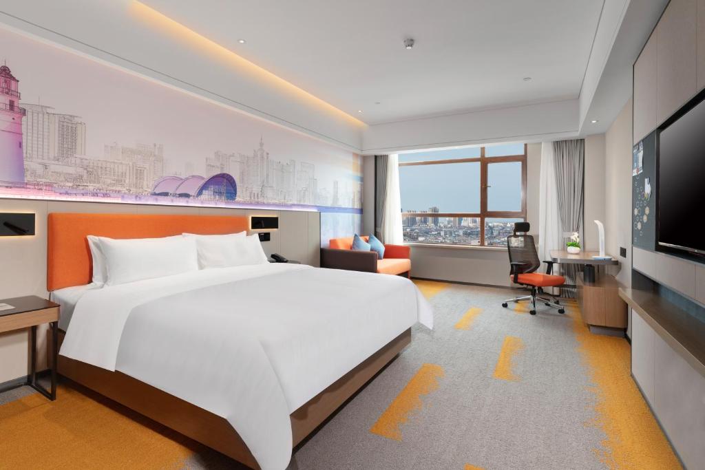 TV tai viihdekeskus majoituspaikassa Hampton by Hilton Qingdao Jiaodong International Airport South