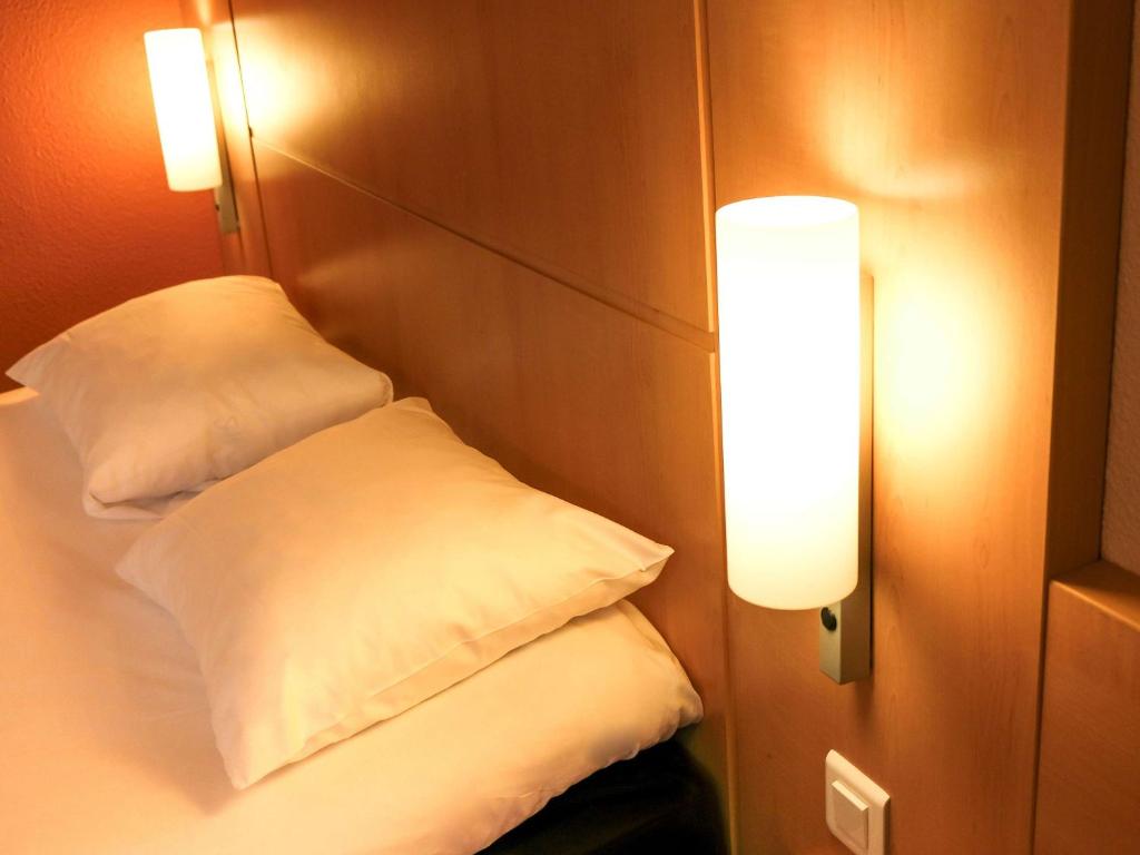 Postel nebo postele na pokoji v ubytování ibis Toulouse Aeroport