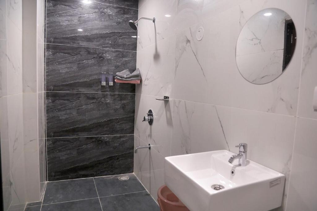 Koupelna v ubytování Amara Bari - 3BHK, Gachibowli, Hyderabad