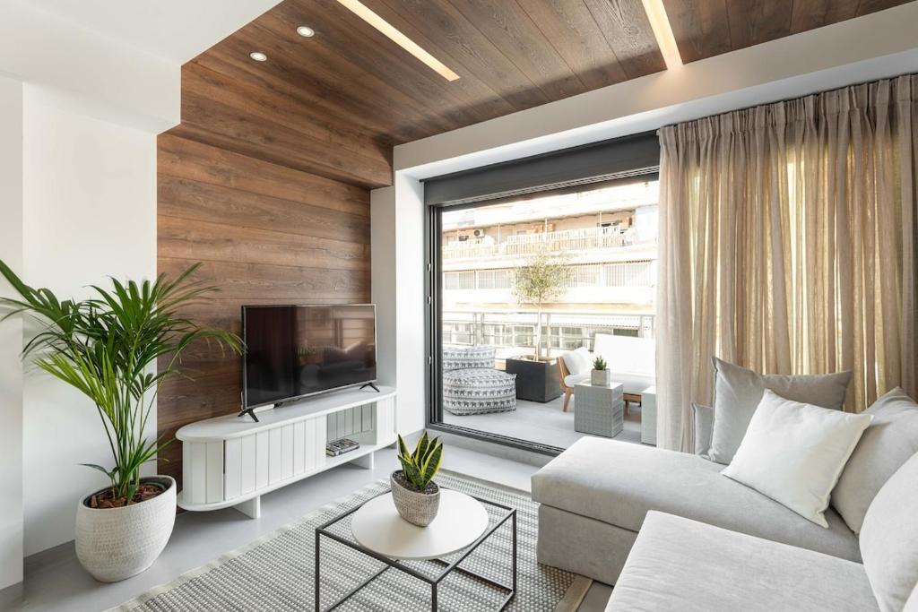Innovative top floor breathtaking flat in Ladadika