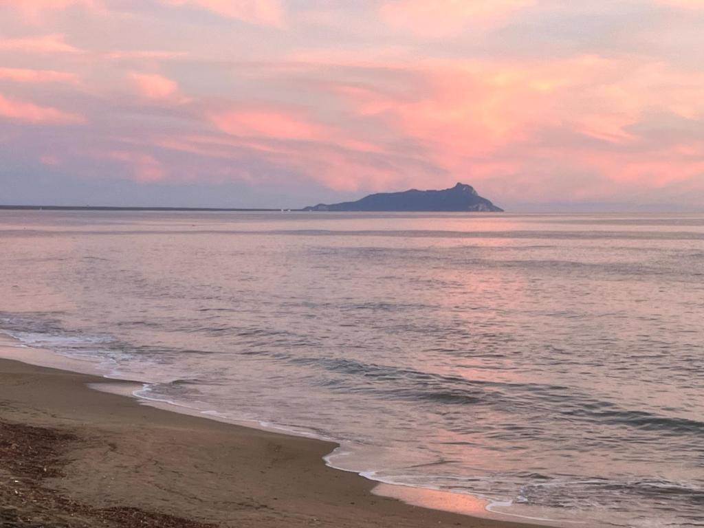 a beach with an island in the distance at [Chi Ama il Mare] Appartamento in Latina