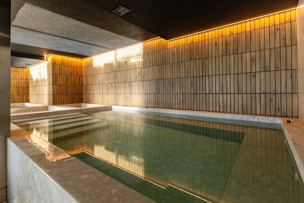 Bazén v ubytování Gold Palace SPA Resort Bukovel nebo v jeho okolí