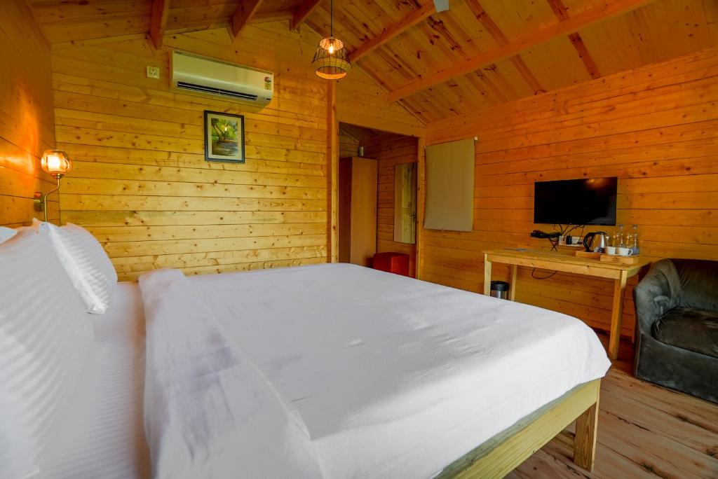 TV a/nebo společenská místnost v ubytování Lake Forest Resort Mulshi