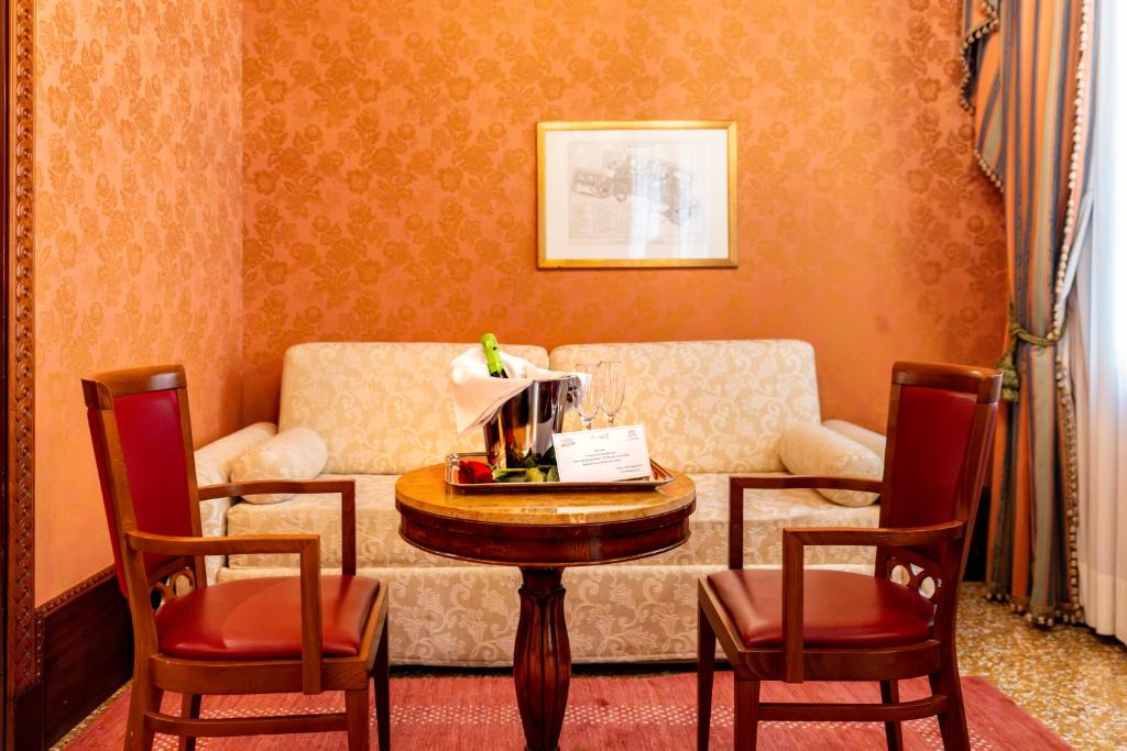 Posezení v ubytování Hotel Al Ponte Dei Sospiri