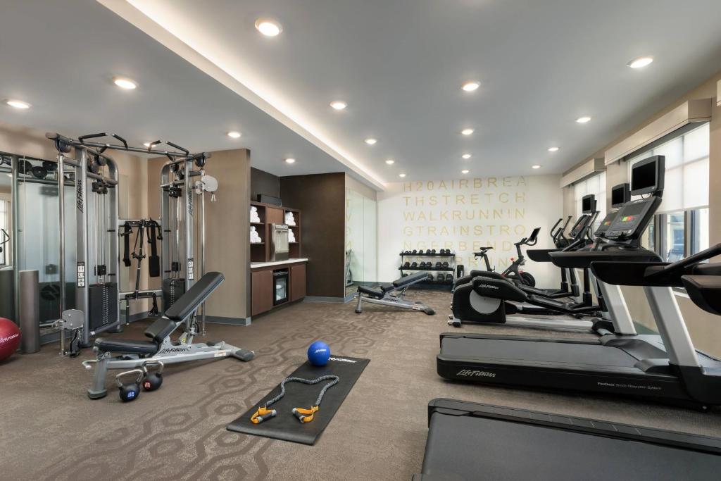 Fitness centrum a/nebo fitness zařízení v ubytování Residence Inn Long Island Garden City