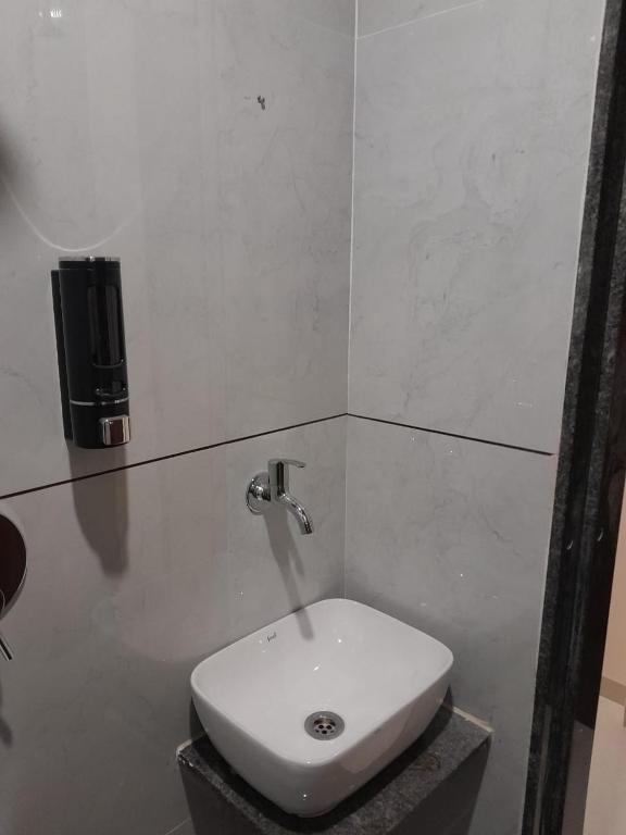 Koupelna v ubytování Laxmi Visava
