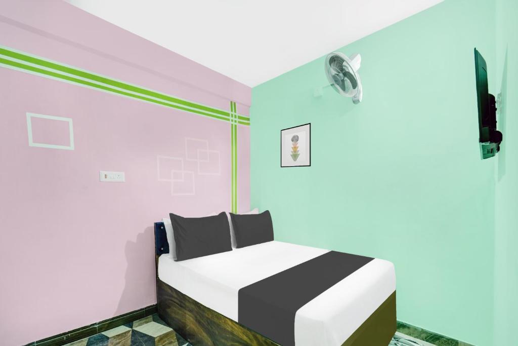 Ένα ή περισσότερα κρεβάτια σε δωμάτιο στο Hotel O R K RESIDENCY