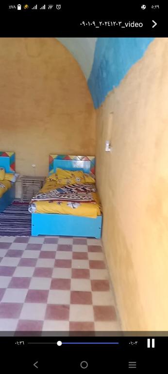 Postel nebo postele na pokoji v ubytování بيت شمس
