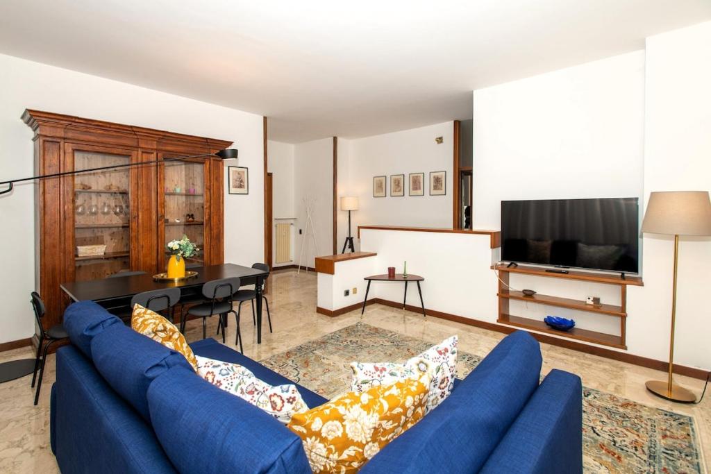 Spacious Apartment Near Bocconi University