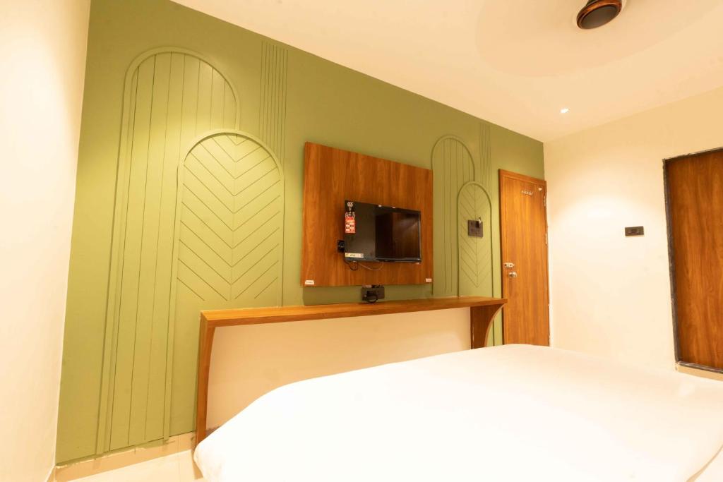 Postel nebo postele na pokoji v ubytování Majestic Inn