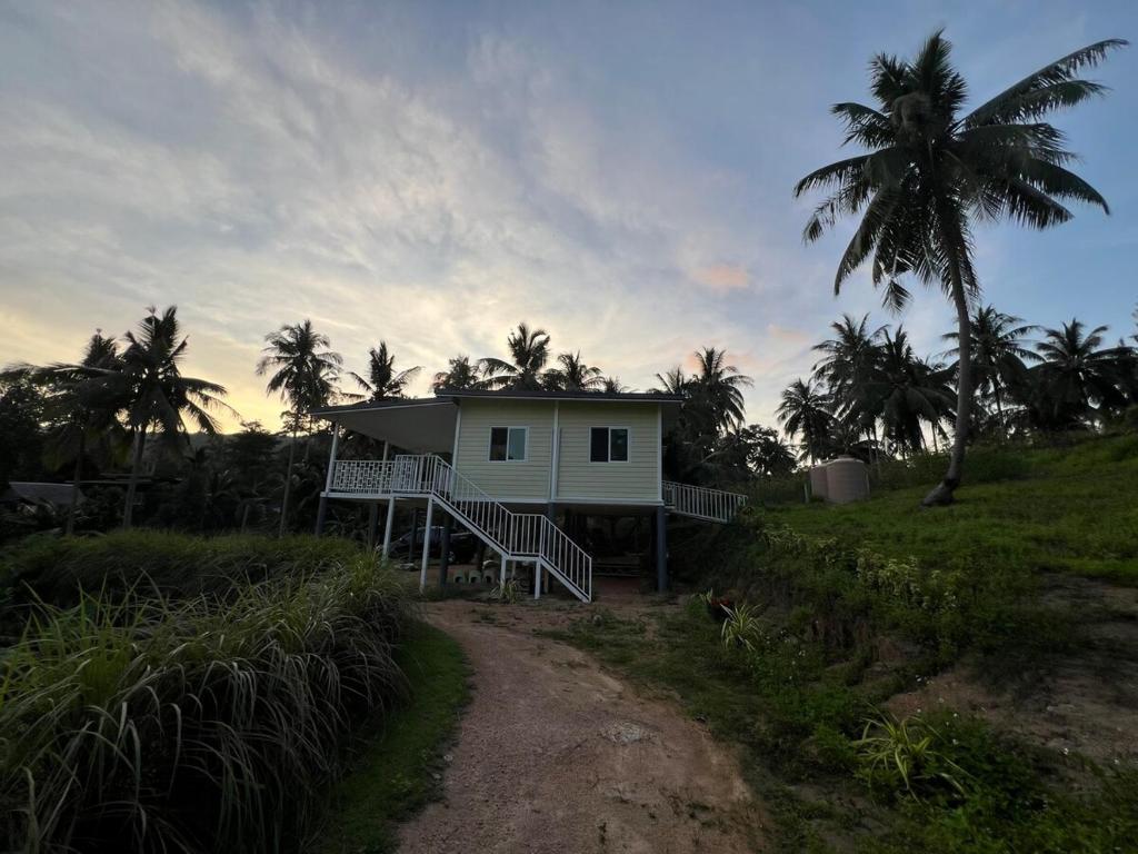 ภูมิทัศน์ธรรมชาติใกล้บ้านพักตากอากาศ