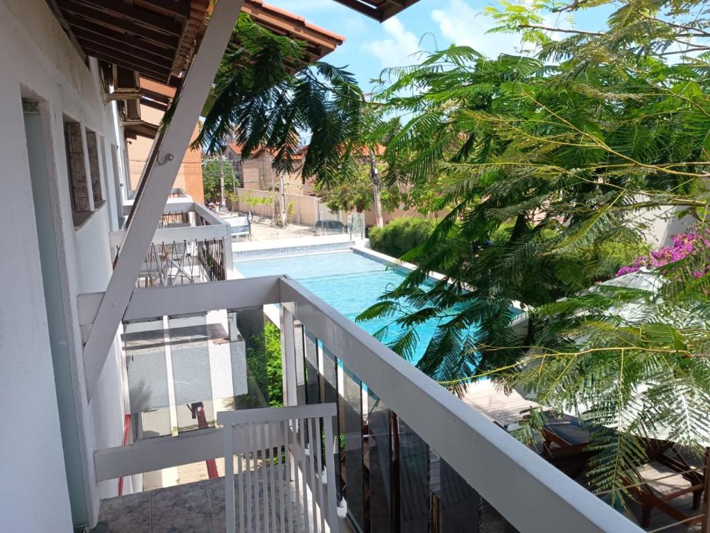 Inn Tribus Hotel - 阳台的家庭房