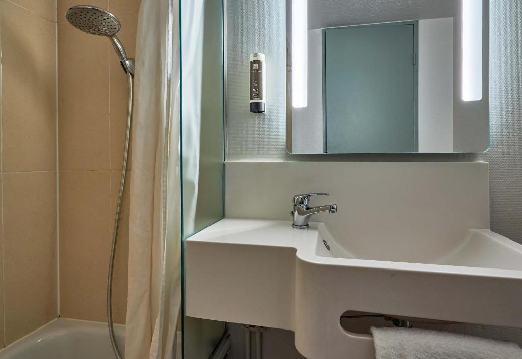 Koupelna v ubytování B&B HOTEL Cherbourg