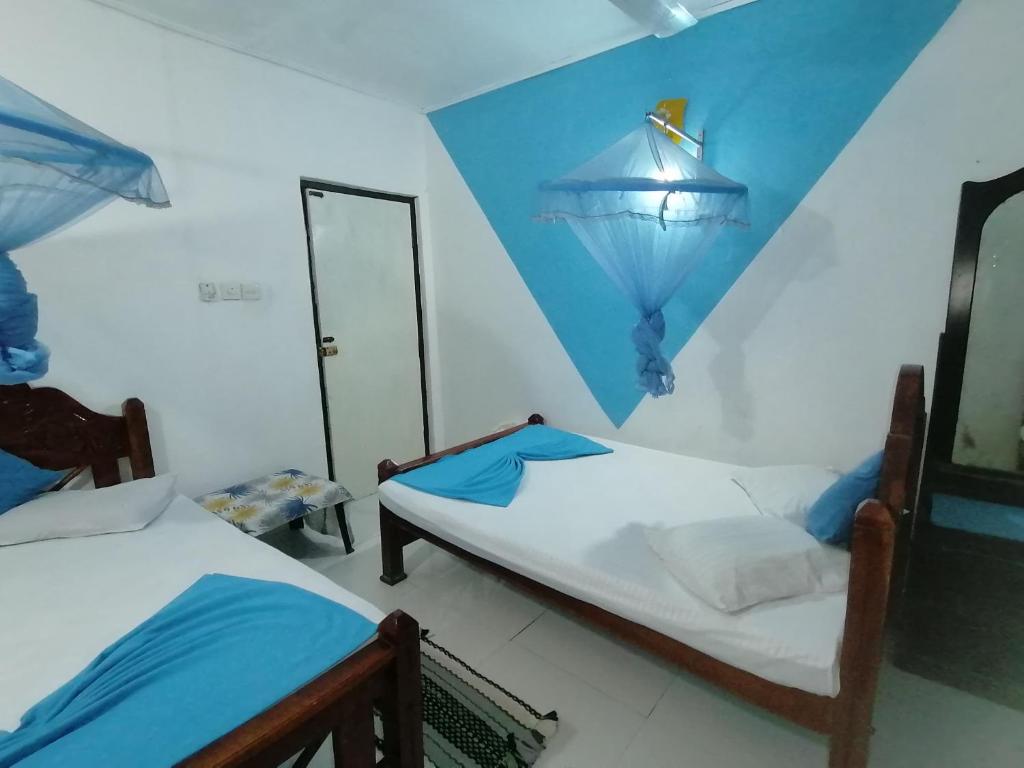 Postel nebo postele na pokoji v ubytování Dilshan Tourist Home