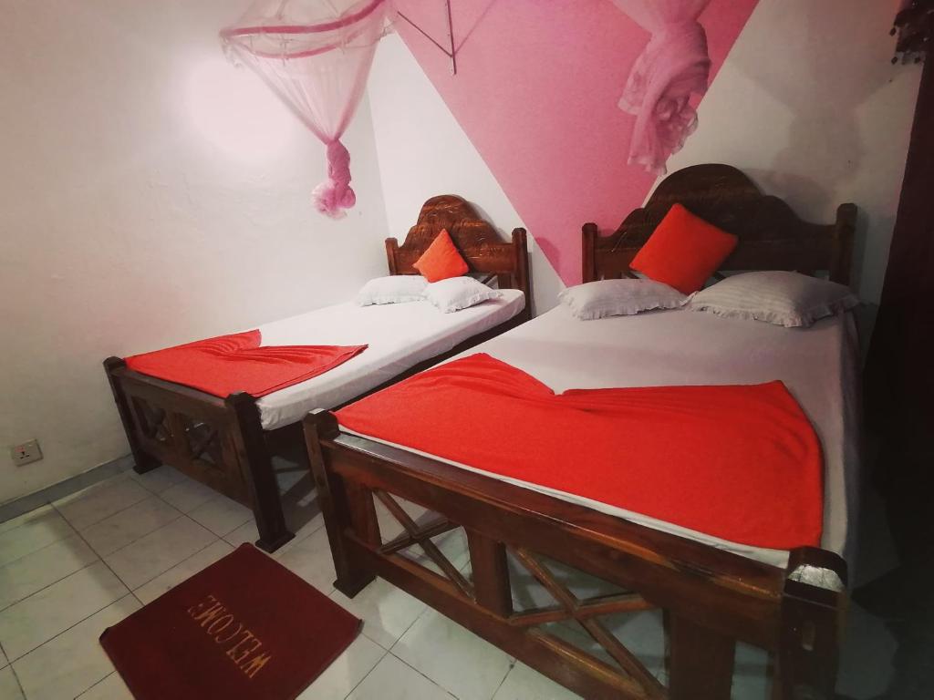 Postel nebo postele na pokoji v ubytování Dilshan Tourist Home