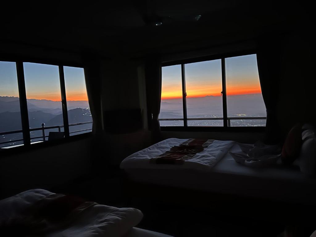 Llit o llits en una habitació de Hotel Pristine Himalaya
