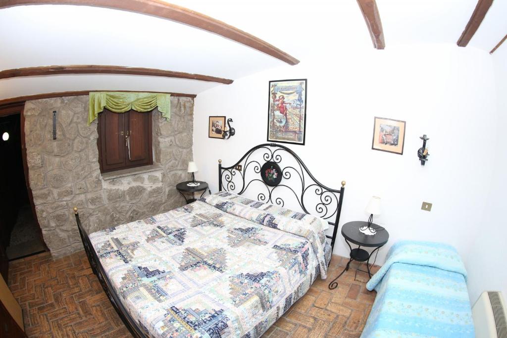 Posteľ alebo postele v izbe v ubytovaní Agriturismo Monte Due Torri