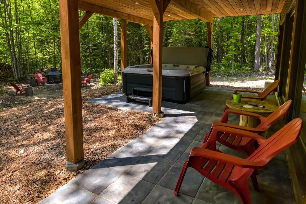 Κήπος έξω από το Pine Tree Lodge
