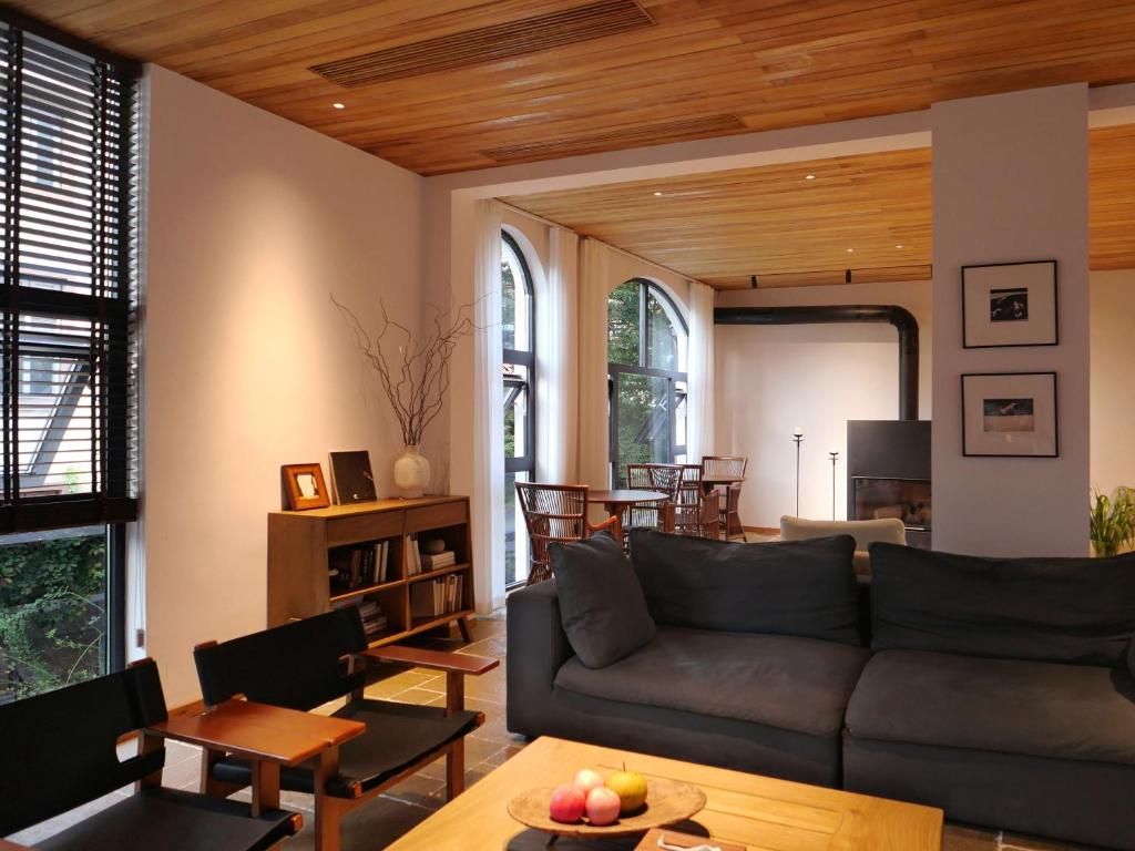 Posezení v ubytování Fairy Mountain Books B&B