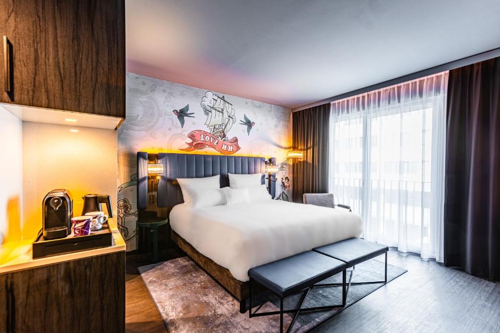 Postel nebo postele na pokoji v ubytování NYX Hotel Hamburg by Leonardo Hotels