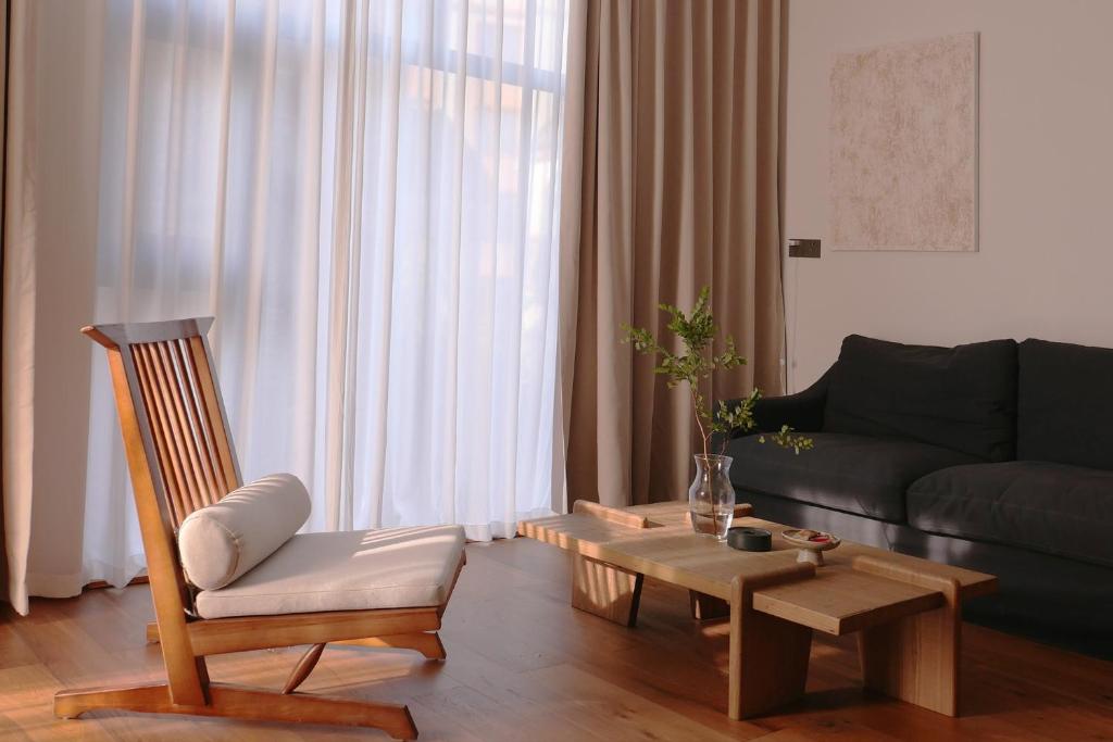 Posezení v ubytování Fairy Mountain Books B&B