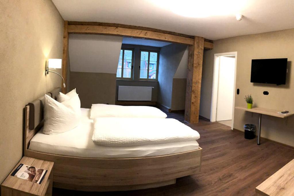 Postel nebo postele na pokoji v ubytování Teutsche Schule
