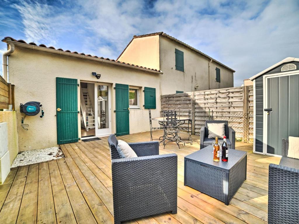 Un balcon sau o terasă la Holiday Home Le Douhet 2 by Interhome