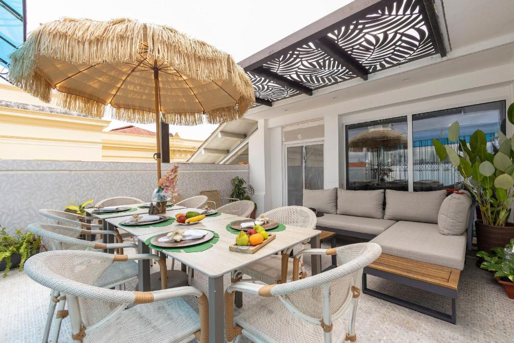 Posezení v ubytování Villas La Fontana Amplia ApartaSuite- piscina 102