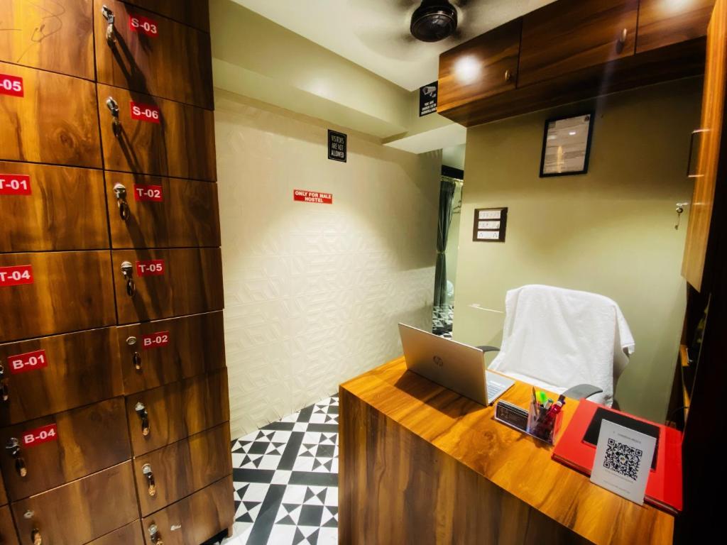 a room with a desk with a laptop on it at Sulu Stay Inn Near Mumbai International Airport in Mumbai