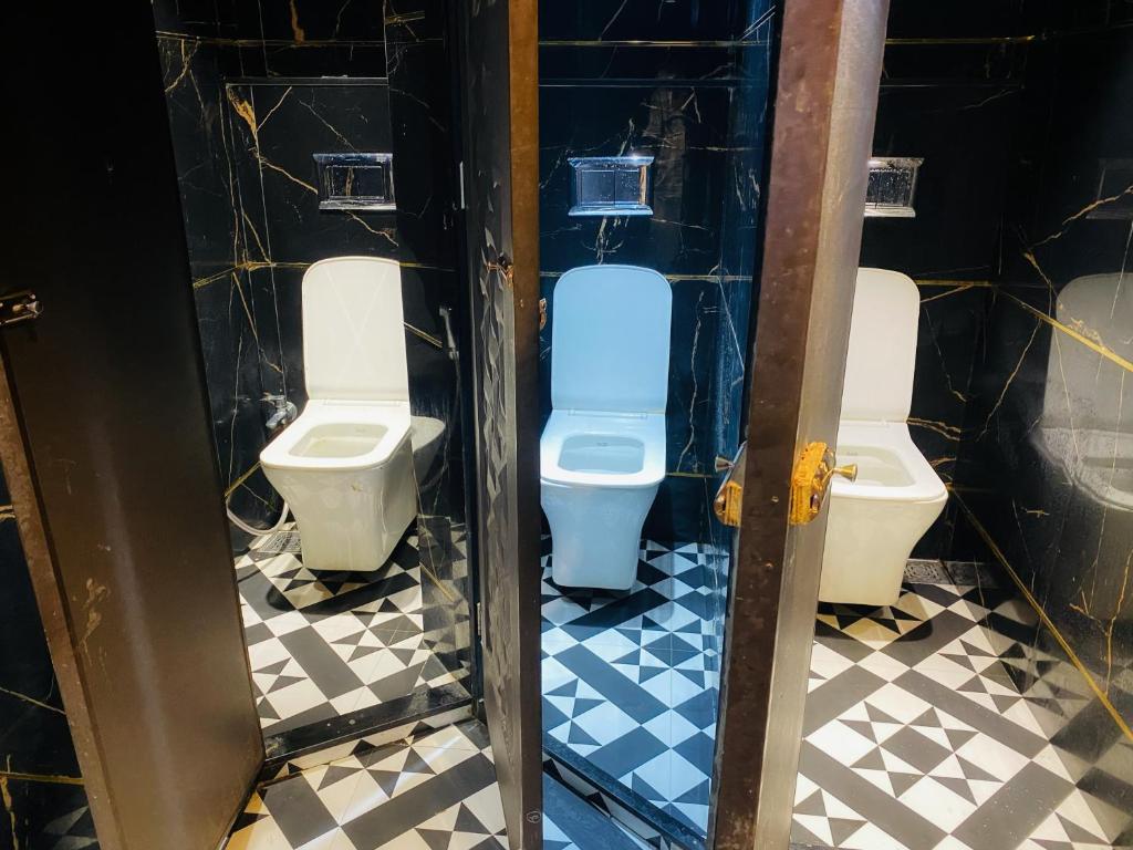 a bathroom with three toilets in a room at Sulu Stay Inn Near Mumbai International Airport in Mumbai