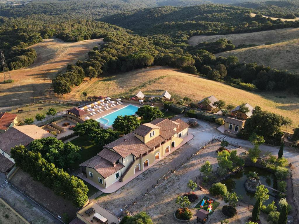 Bazén v ubytování Apartment Le Debbiare-4 by Interhome nebo v jeho okolí