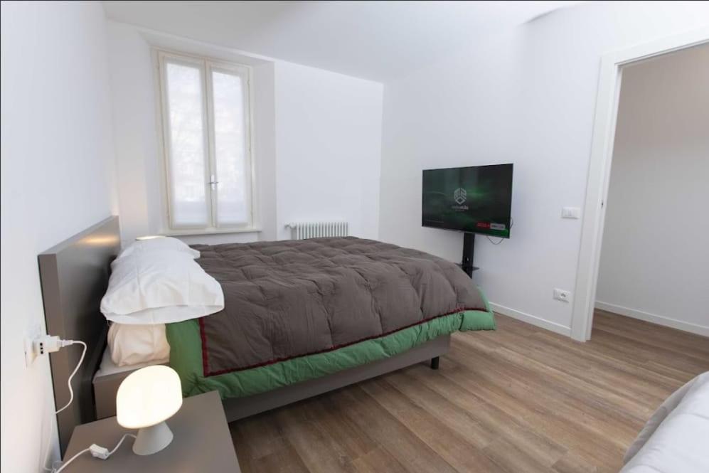 TV a/nebo společenská místnost v ubytování Max Rooms Bergamo