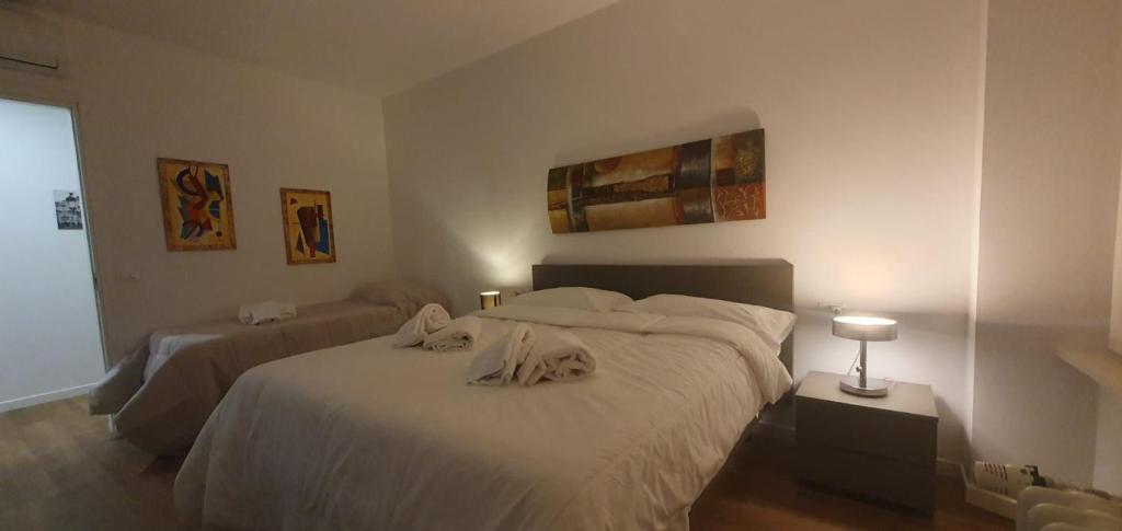Postel nebo postele na pokoji v ubytování Max Rooms Bergamo