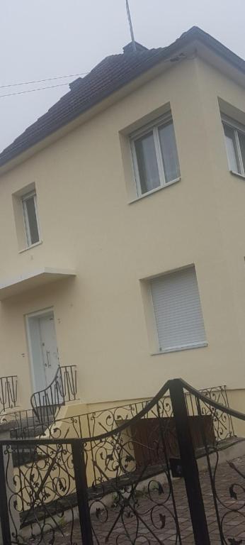 Το κτήριο όπου στεγάζεται  το διαμέρισμα