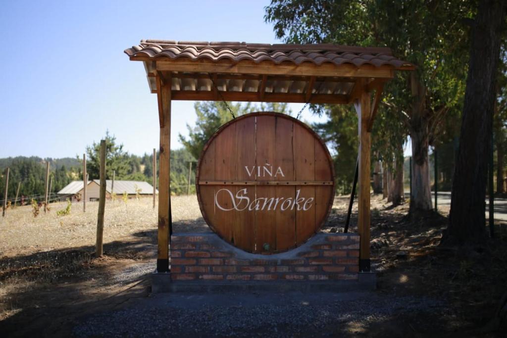 Certifikát, hodnocení, plakát nebo jiný dokument vystavený v ubytování Sanroke Lodge