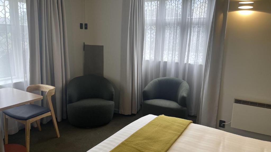 Postel nebo postele na pokoji v ubytování The Elmwood Motel