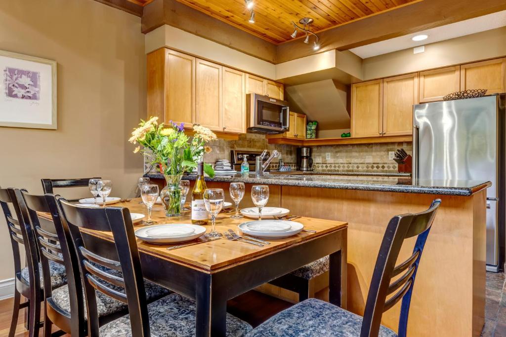 Kuchyň nebo kuchyňský kout v ubytování Greystone Lodge 408 Luxury