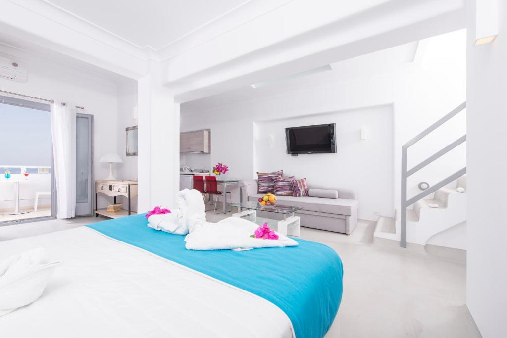 Blue Waves Suites & Apartments - 带私人游泳池和海景的套房