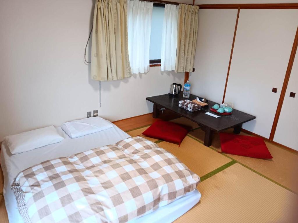 Postel nebo postele na pokoji v ubytování kinkaku Onsen 金閣莊 private onsen reservation for free